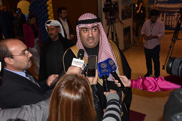  وزير التجارة والصناعة خالد الروضان متحدثا للصحافيين