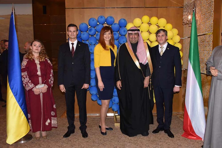  وزير التجارة والصناعة خالد الروضان مهنئا