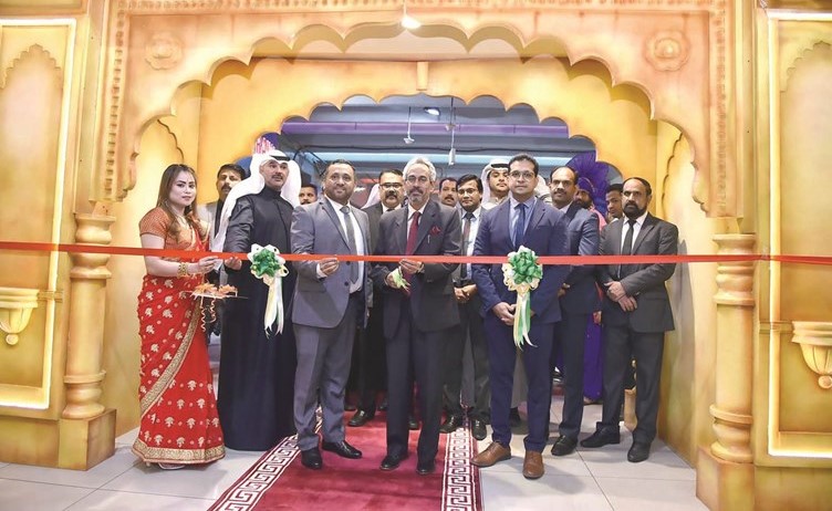 سفير الهند في الكويت جيفا ساغار يفتتح مهرجان لولو هايبر ماركت