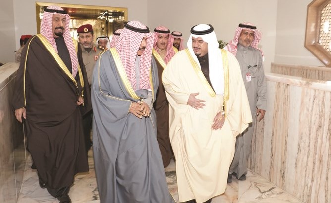 ممثل صاحب السمو لدى وصوله إلى المملكة وفي استقباله صاحب السمو الملكي الأمير محمد بن عبدالرحمن وسفيرنا في الرياض الشيخ علي الخالد