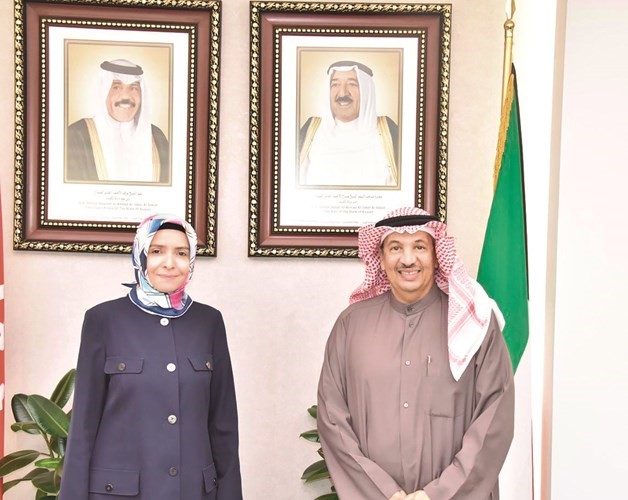 م. وليد الجاسم مستقبلا السفيرة التركية عائشة كويتاك
