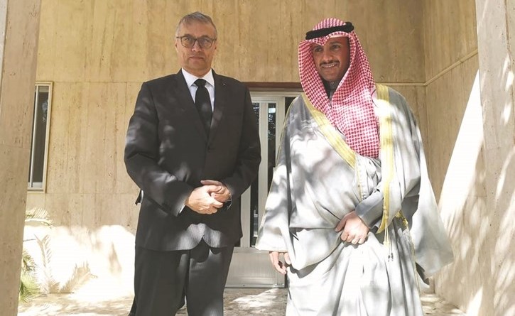 رئيس مجلس الأمة مرزوق الغانم مقدما تعازيه الى سفير التشيك لدى الكويت