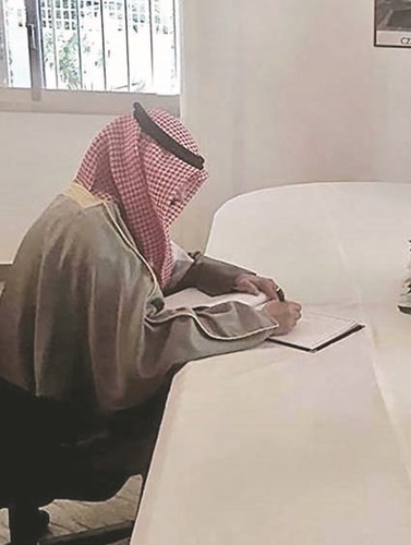 الغانم يسجل كلمة تأبينية في دفتر التعازي