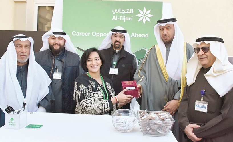 وزير العدل والأوقاف والشؤون الإسلامية المستشار د.فهد العفاسي يكرم البنك