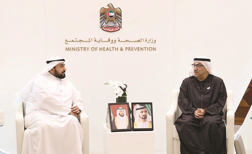الشيخ د.باسل الصباح خلال اجتماعه مع عبدالرحمن العويس