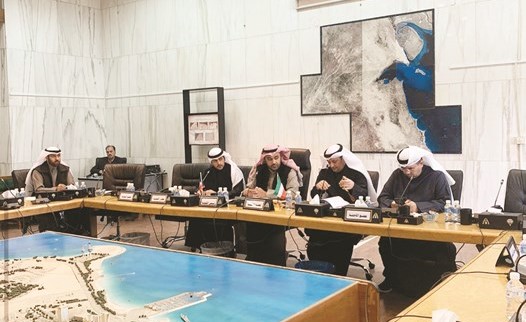 عبدالعزيز المعجل مترئسا اجتماع اللجنة الفنية