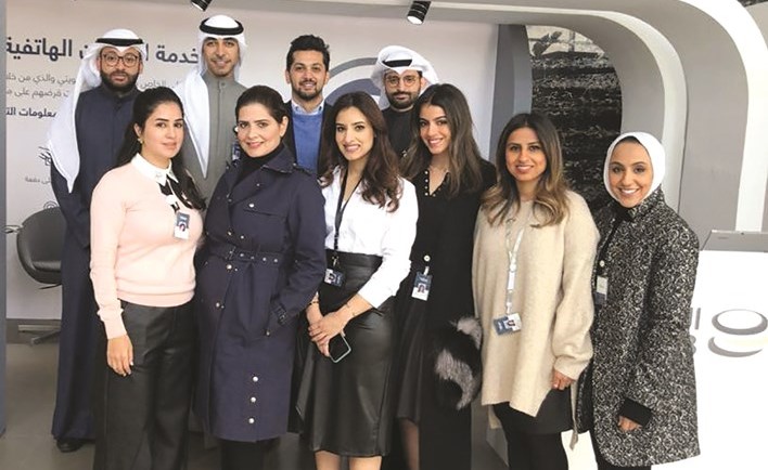 لقطة تذكارية في جناح بنك الائتمان