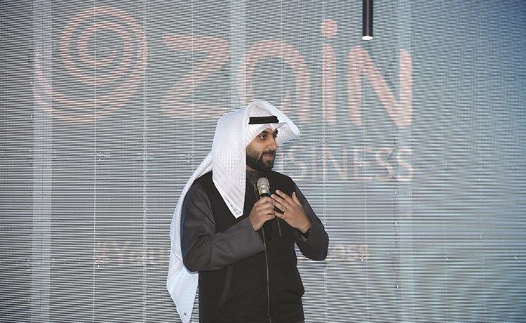 خالد الشاهين مستعرضا مميزات التطبيق الجديد