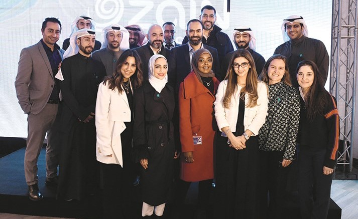 فريق زين أعمال المشرف على التطبيق خلال الحفل