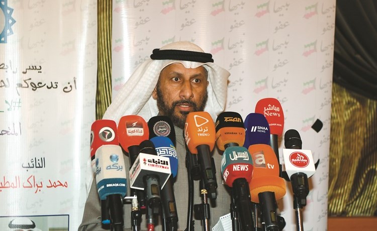 عبداللطيف العميري متحدثا