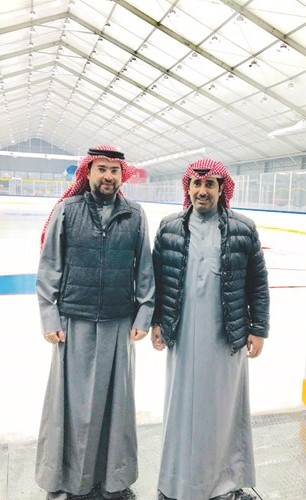 الشيخ م. حمود المبارك مع فهيد العجمي خلال تفقده الصالة
