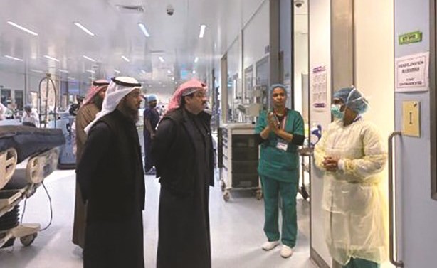 د.مصطفى رضا خلال الجولة في العدان