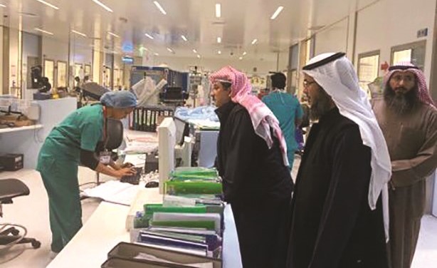 د.مصطفى رضا خلال جولته التفقدية في مستشفى العدان