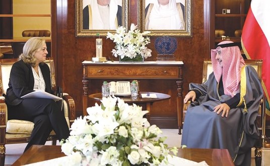 الشيخ د.أحمد ناصر المحمد خلال استقبال السفيرة الأميركية  ألينا روماناوسكي