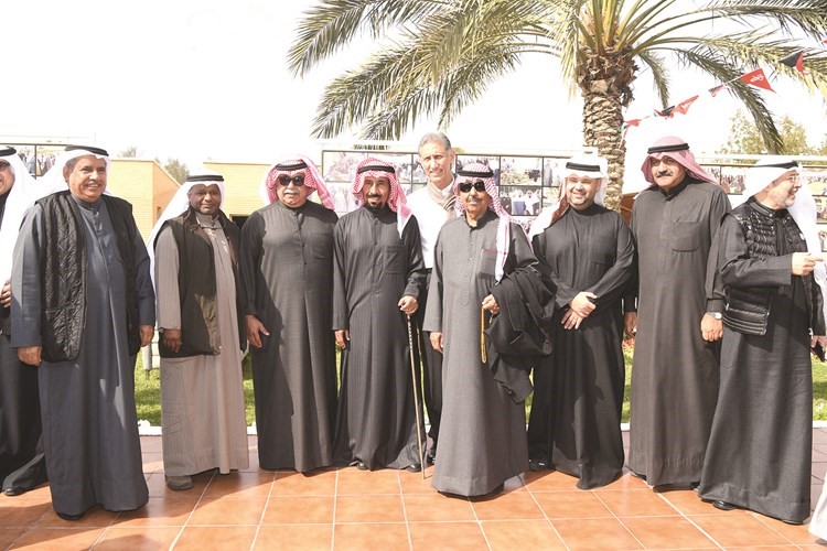 الشيخ علي الجابر والفريق أول م.سليمان الفهد وطالب الرفاعي وعدد من الحضور