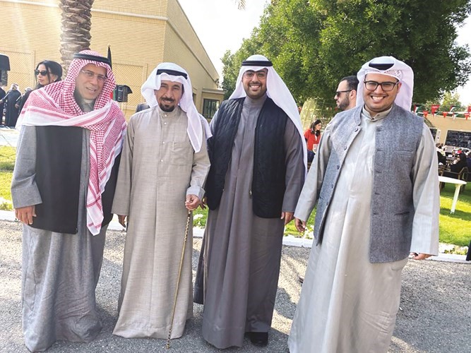 محمد البرجس وولداه برجس وأحمد مع الشيخ علي الجابر