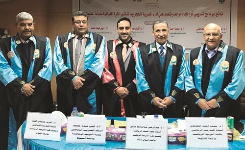 الحكم الدولي د.عبدالعزيز الهولي عقب الحصول على الدكتوراه