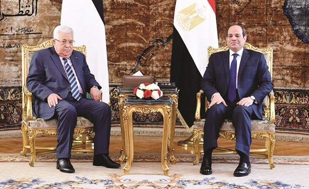 الرئيس عبدالفتاح السيسي مستقبلا الرئيس الفلسطيني محمود عباس