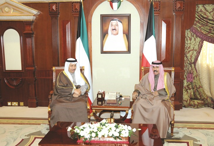 سمو ولي العهد خلال استقباله سمو الشيخ جابر المبارك