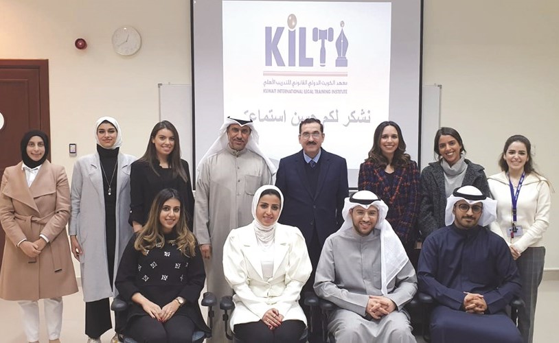 أ.د.يسري العصار وصلاح الغزالي في لقطة تذكارية مع المشاركين في الدورة