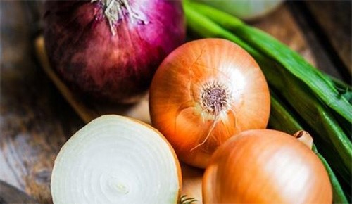 تحذير طبي.. تناول البصل في هذه الحالة يصيب بسرطان الكبد القاتل