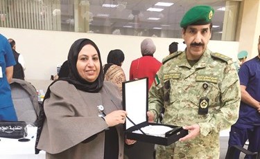 م.إقبال الطيار تكرم العقيد سعد سالم