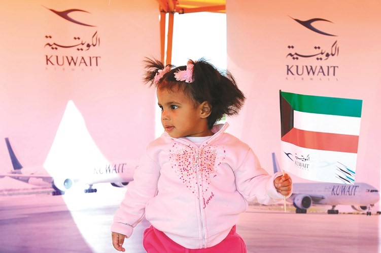 مشاركة طفلة في جناح الكويتية