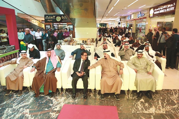 متابعة من الحضور لإطلاق بوابة التسوق عبر الإنترنت في لولو هايبر ماركت