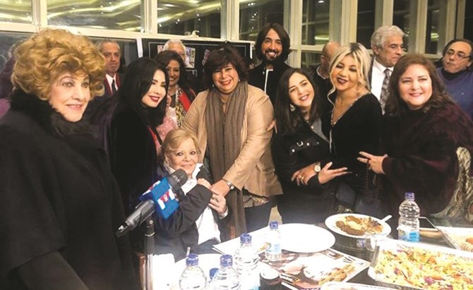مع وزيرة الثقافة د.إيناس عبدالدايم التي سلمتها درع جائزة الدولة التقديرية للفنون