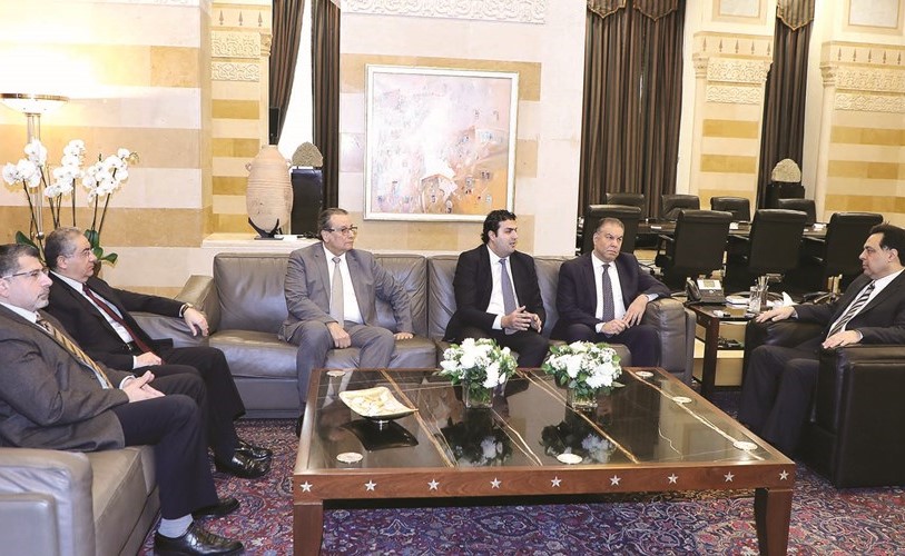رئيس مجلس الوزراء حسان دياب مستقبلا نقيب الصيارفة محمود مراد	(محمود الطويل)