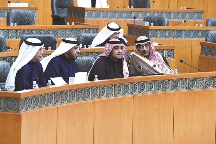سمو رئيس مجلس الوزراء الشيخ صباح الخالد وأنس الصالح ود. فهد العفاسي ومبارك الحريص
