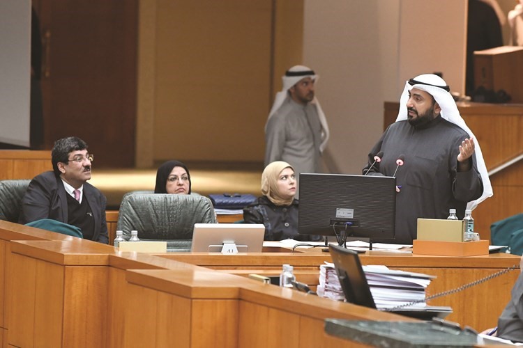 الشيخ د. باسل الصباح وفريق وزارة الصحة يعرضون على المجلس الاستعداد إلى كورونا