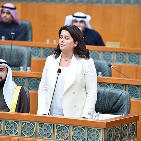 الوزيرة د.رنا الفارس 