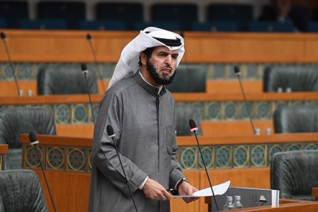 عادل الدمخي 