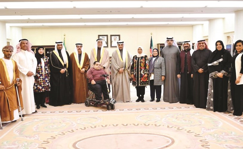 رئيس مجلس الأمة مرزوق الغانم مستقبلا الشيخ دعيج آل خليفة وم.صلاح الموسى ورحاب بورسلي وهدى الخالدي وعددا من أعضاء الجمعية الخليجية للإعاقة	(فريال حماد)