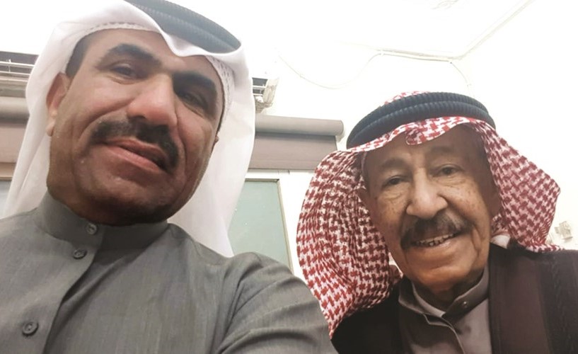 سيلفي لـ الأنباء مع المطرب الكبير عبدالكريم عبدالقادر