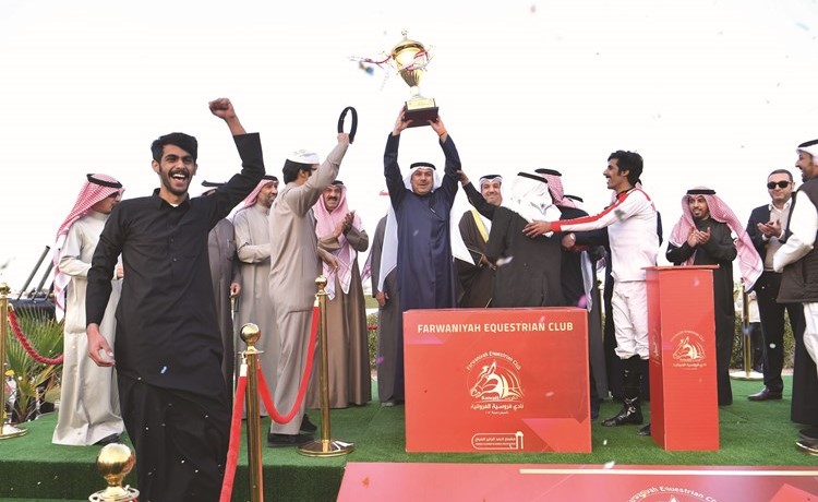 فرحة إسطبل مناحي القني بالحصول على كأس سمو ولي العهد																	(قاسم باشا)