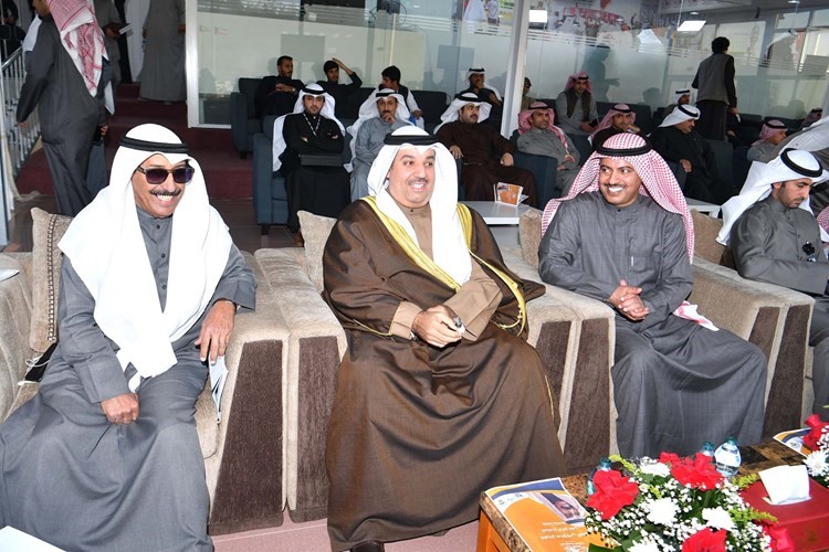 الشيخ مشعل الجابر العبدالله مع مبارك الديحاني ومحمد بوشيبة