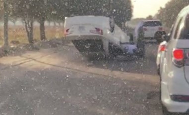 من حادث انقلاب المركبة داخل المقبرة