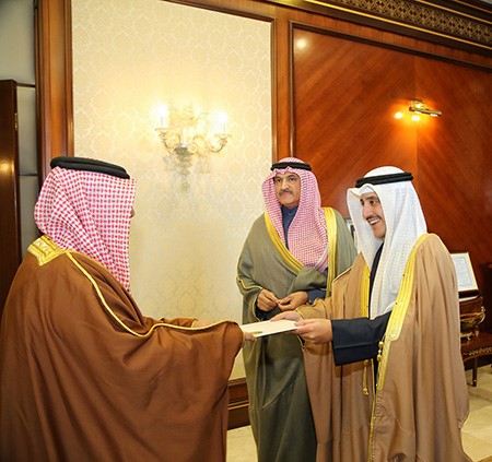 الشيخ د.أحمد الناصر يتسلم أوراق اعتماد سفير البحرين صلاح المالكي 