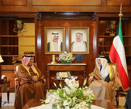 وزير الخارجية يتسلم نسخة من أوراق اعتماد سفير البحرين