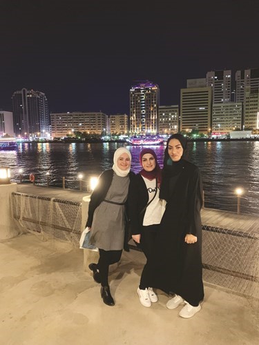 الزميلة دارين العلي مع الزميلتين شرين ووداد