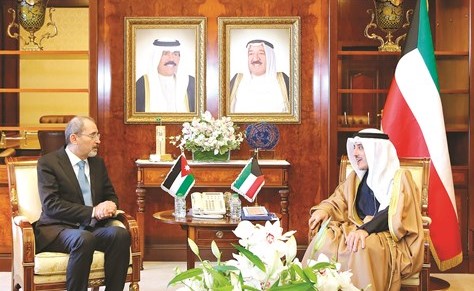 الشيخ د.أحمد ناصر المحمد خلال استقباله أيمن الصفدي