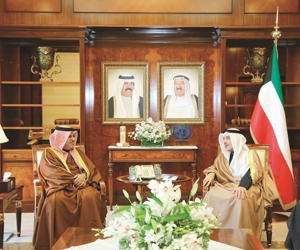 الشيخ د.أحمد الناصر خلال استقباله السفير البحريني