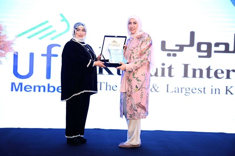 تكريم المحامية نضال الحميدان