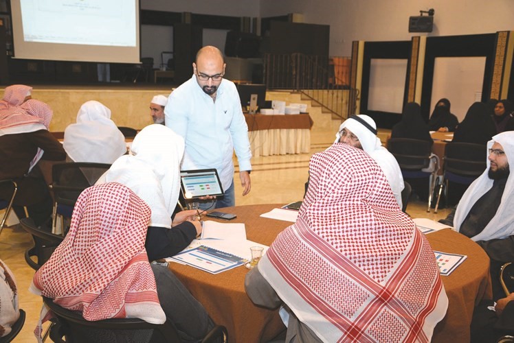 جانب من تدريب المحكمين والمحكمات لمسابقة القرآن