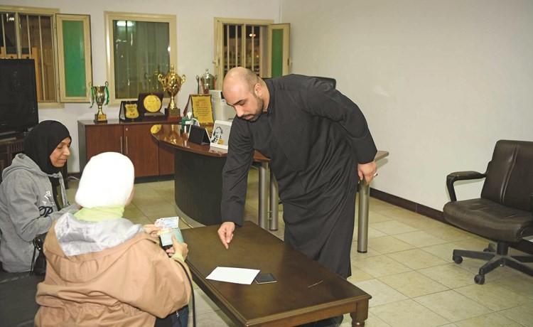 النساء حرصن على الحضور لتجديد عضوياتهن