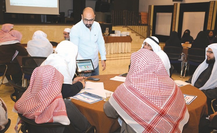 جانب من تدريب المحكمين والمحكمات لمسابقة القرآن