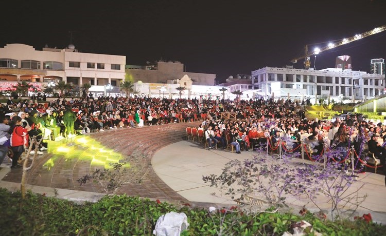 جانب من الجمهور الغفير في الاحتفالات
