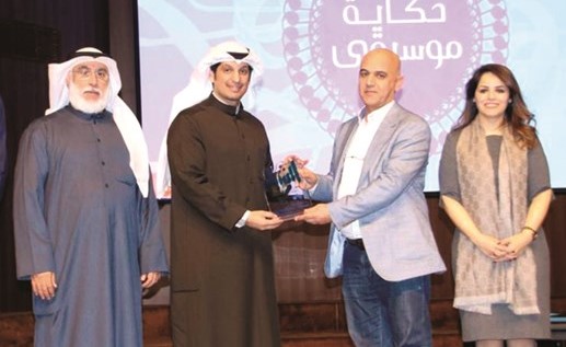 عبدالرحمن المطيري وعبدالله عبدالرسول ونورة القملاس وتكريم أحد العازفين في حكاية موسيقى